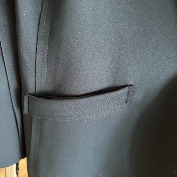 Classic Navy Blue Blazer w Raw Edge Seams and Velcro Button Size M - Picture 5 of 9